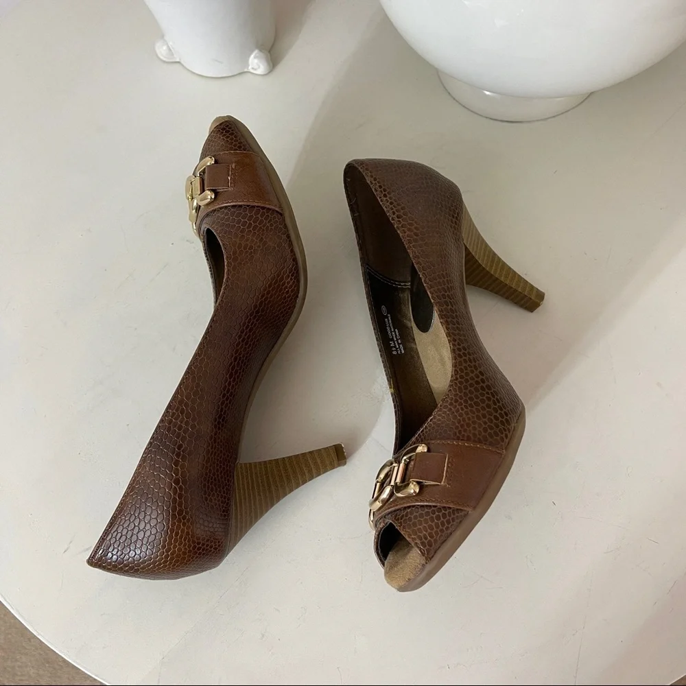 AEROSOLES cushioned heels
